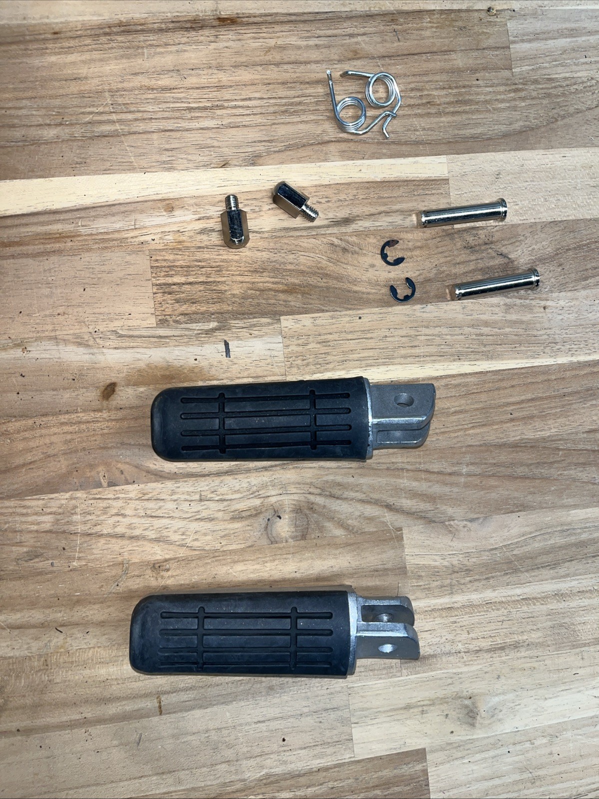 Yamaha FZS 600 Fazer 98-04 Foot Peg Assembly