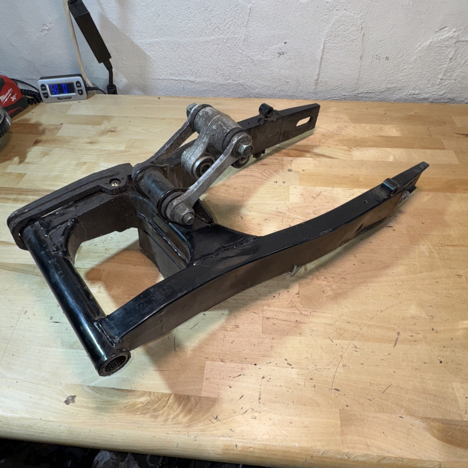 2013 Hyosung GT650 REAR SWINGARM BACK SUSPENSION SWING ARM GT 650 13 DENT