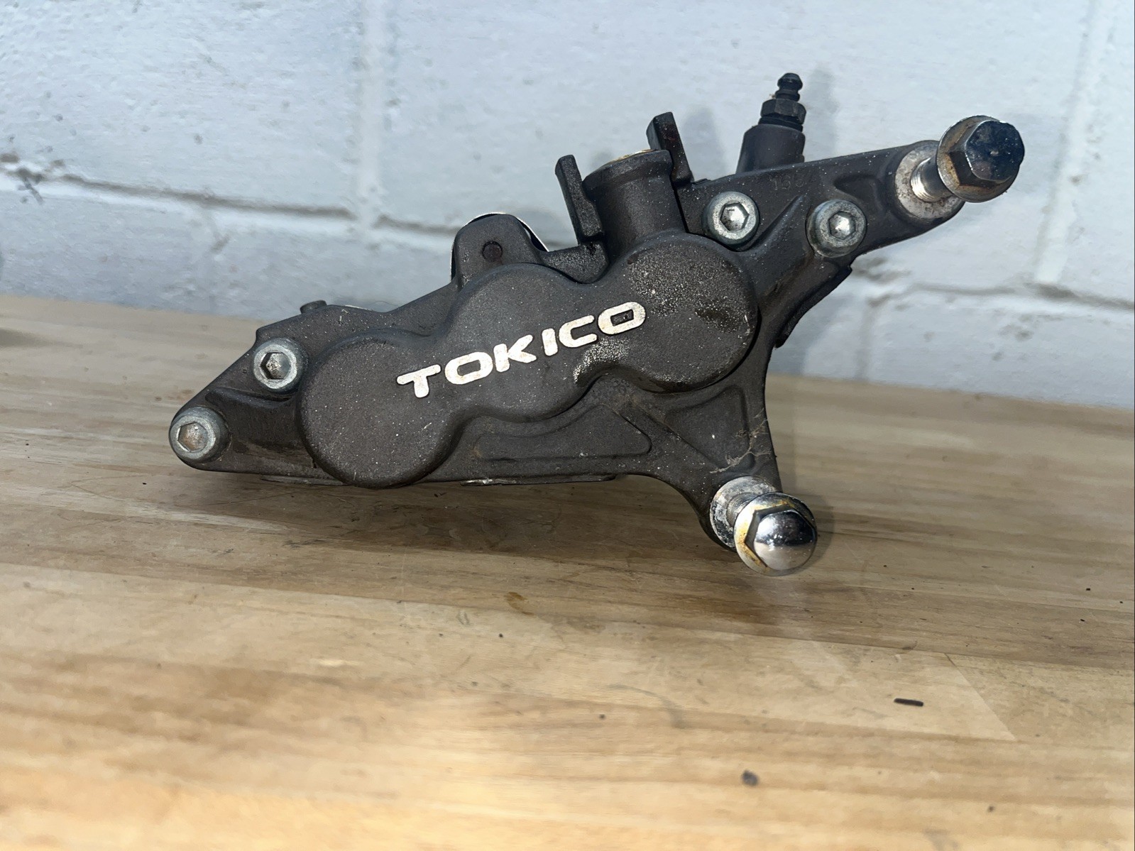 KAWASAKI ZX-9R ZX900C NINJA 1998-1999 FRONT RIGHT BRAKE CALIPER TOKICO